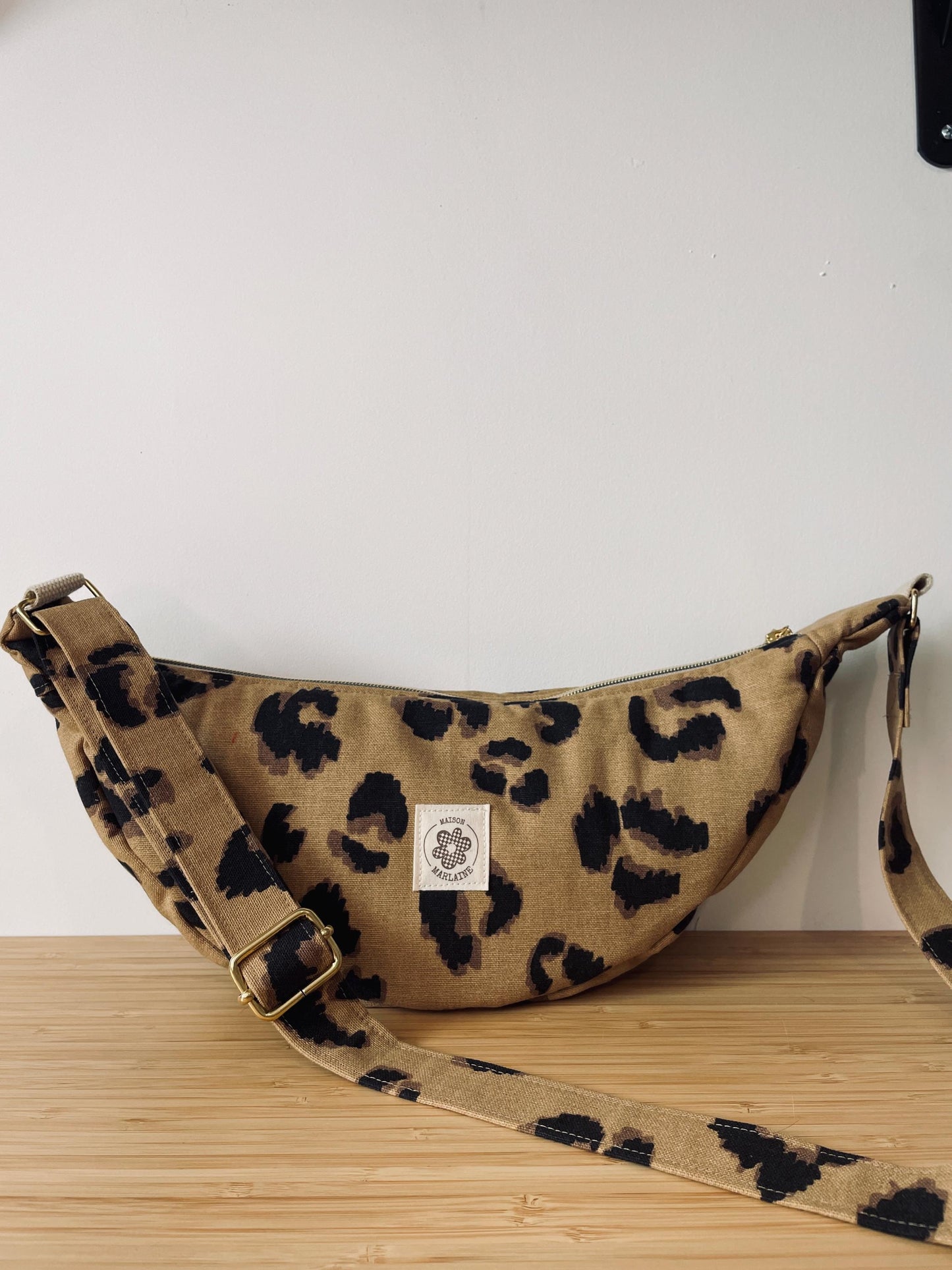 Sac demi lune motif Léopard Modèle Marcelle