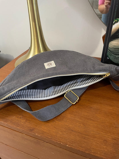Sac demi lune gris modèle Marcelle