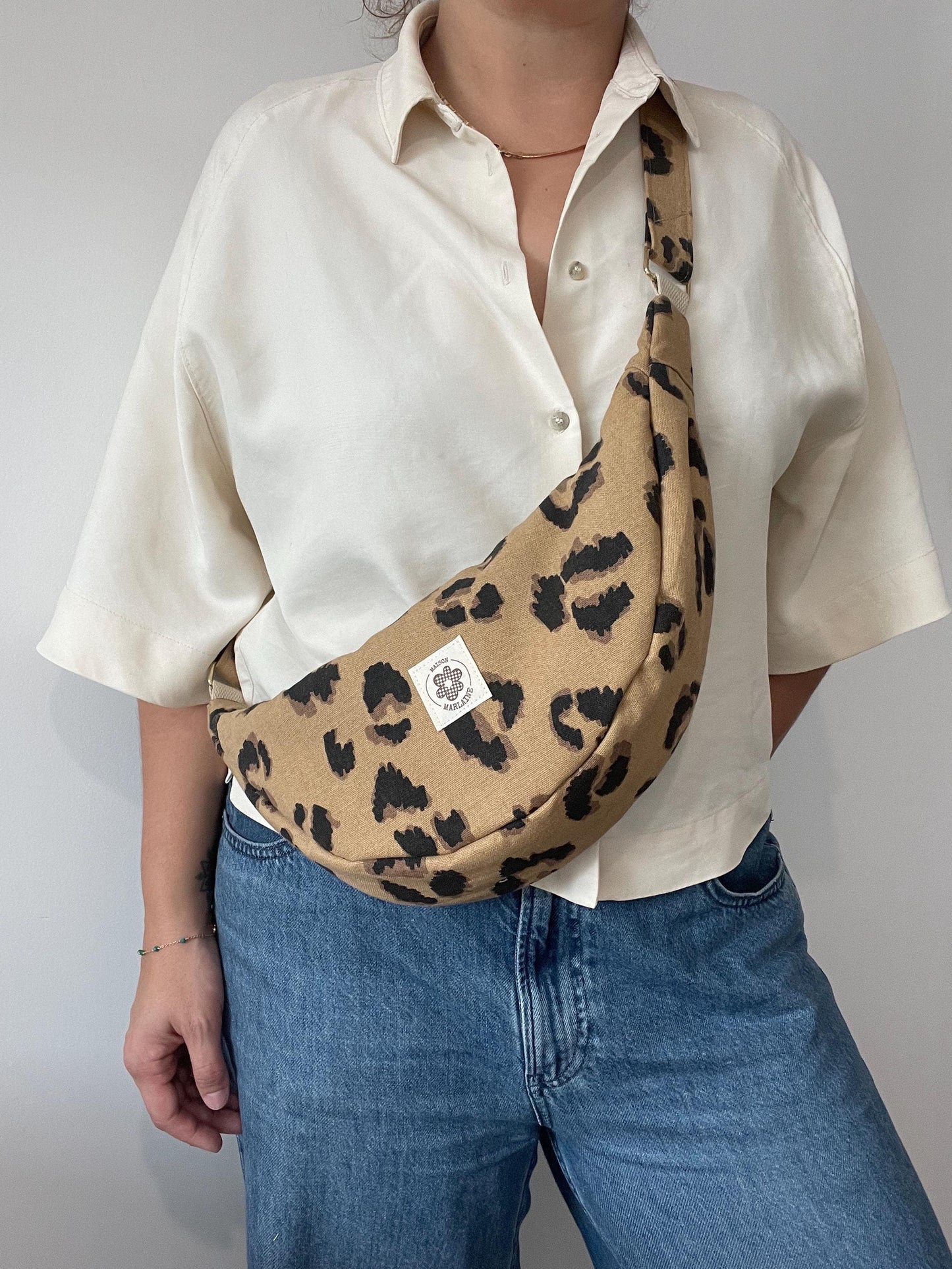 Sac demi lune motif Léopard Modèle Marcelle