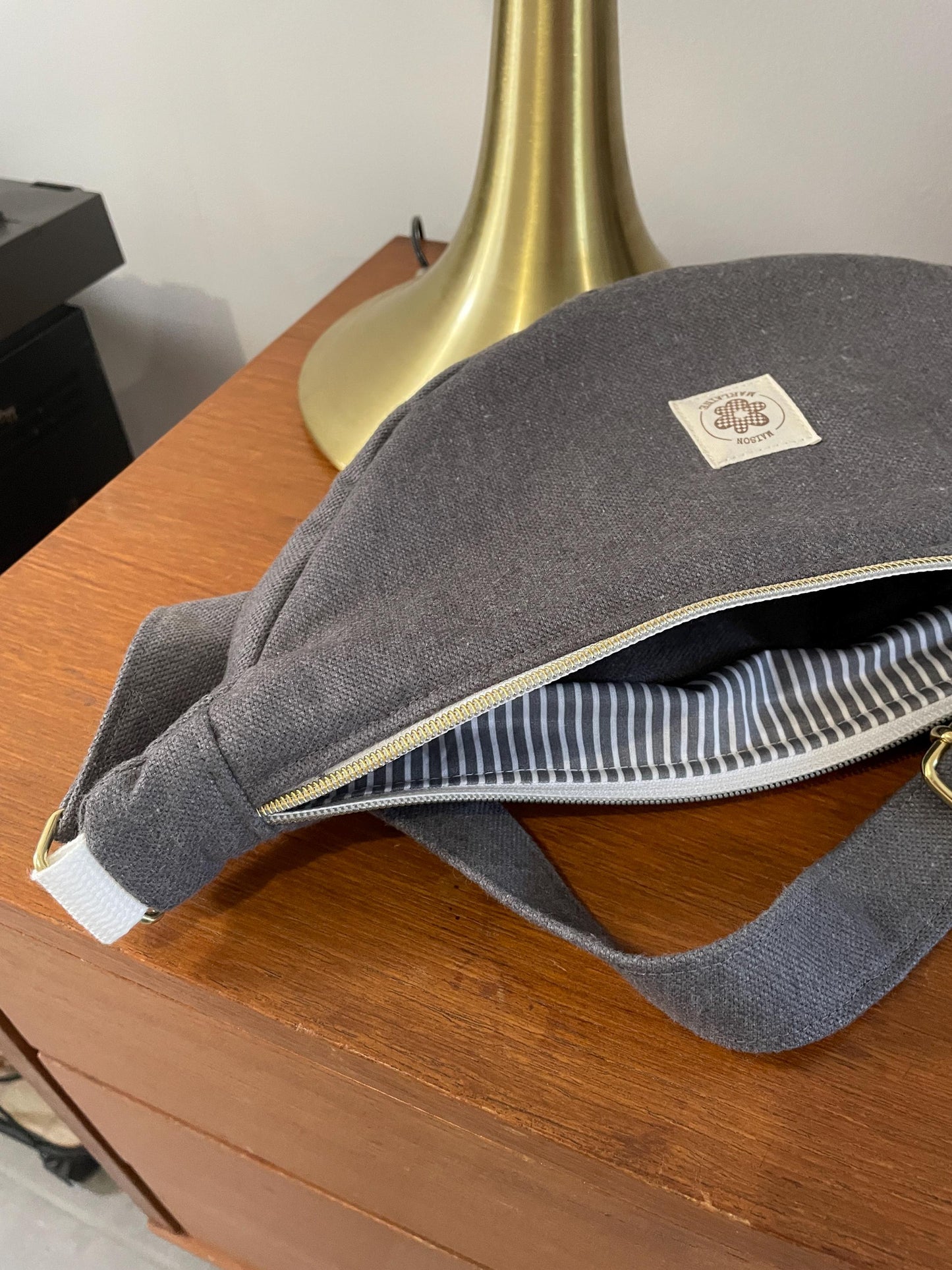 Sac demi lune gris modèle Marcelle
