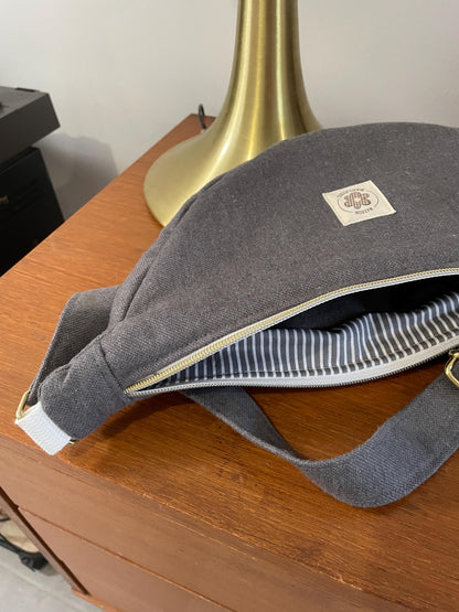 Sac demi lune gris modèle Marcelle