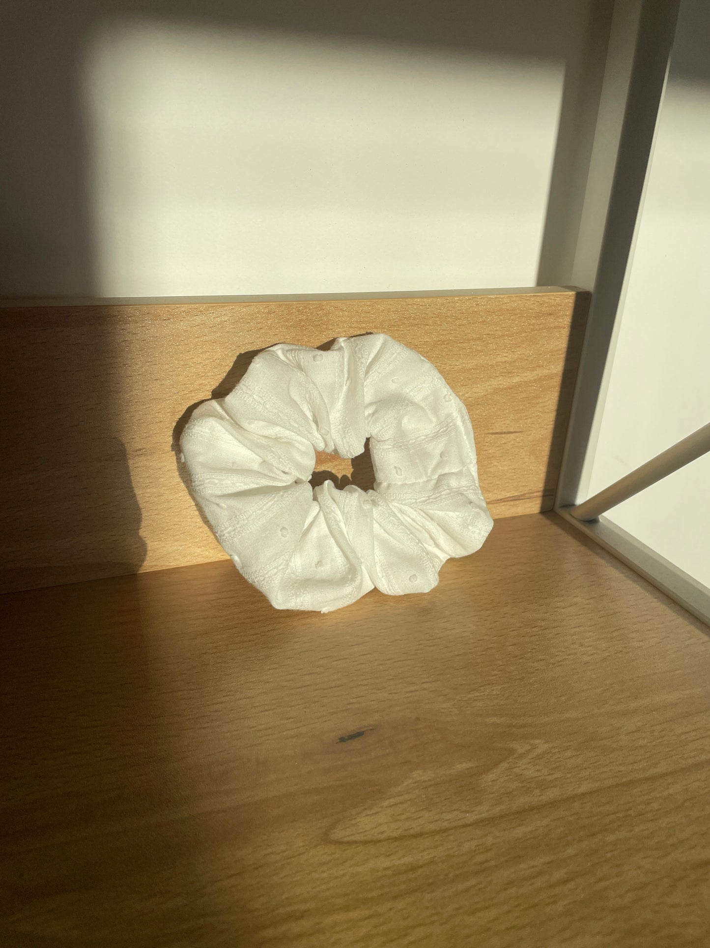 Chouchou brodé blanc