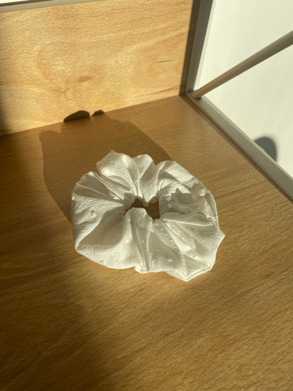 Chouchou brodé blanc